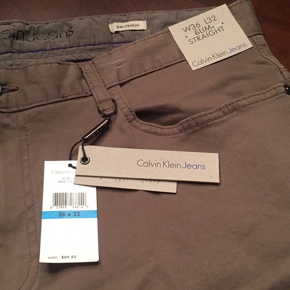 Men’s khaki pants